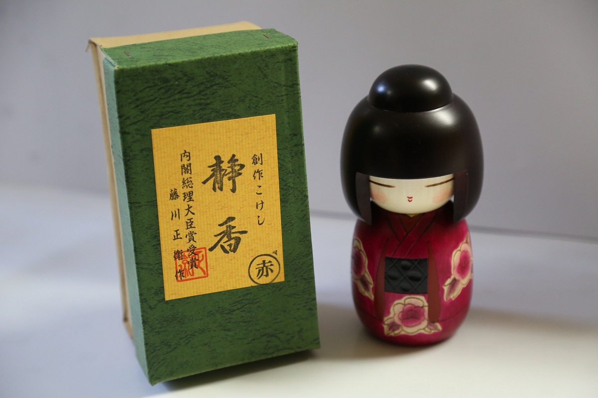 Papusa traditionala din lemn (Kokeshi) Haru No Yume